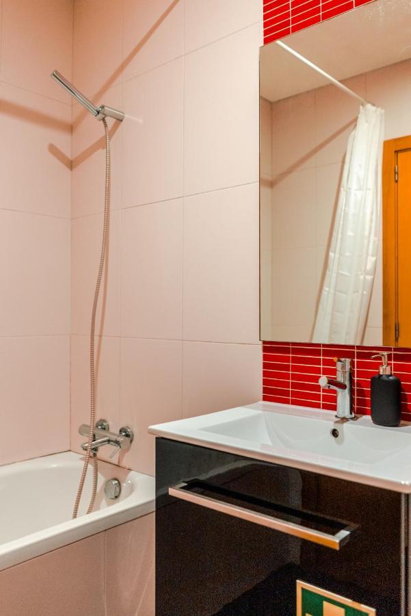 Cozy Studio In The Heart Of Lapa - 5Min Walk To Metro! Porto Exterior photo